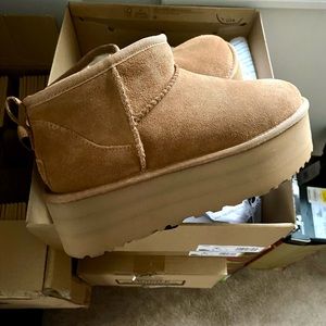 Ugg ultra mini platform boots size 8